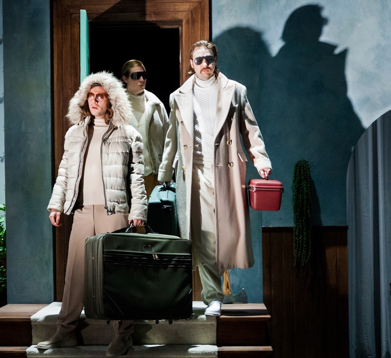 Urlaub revisited door Julian Maiwald Drie mensen in winterkleding