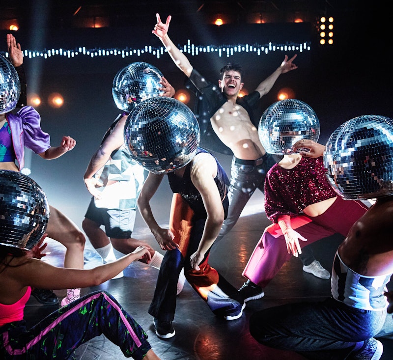 God is a dj door Tycho Merijn mensen met discoballen op hoofd